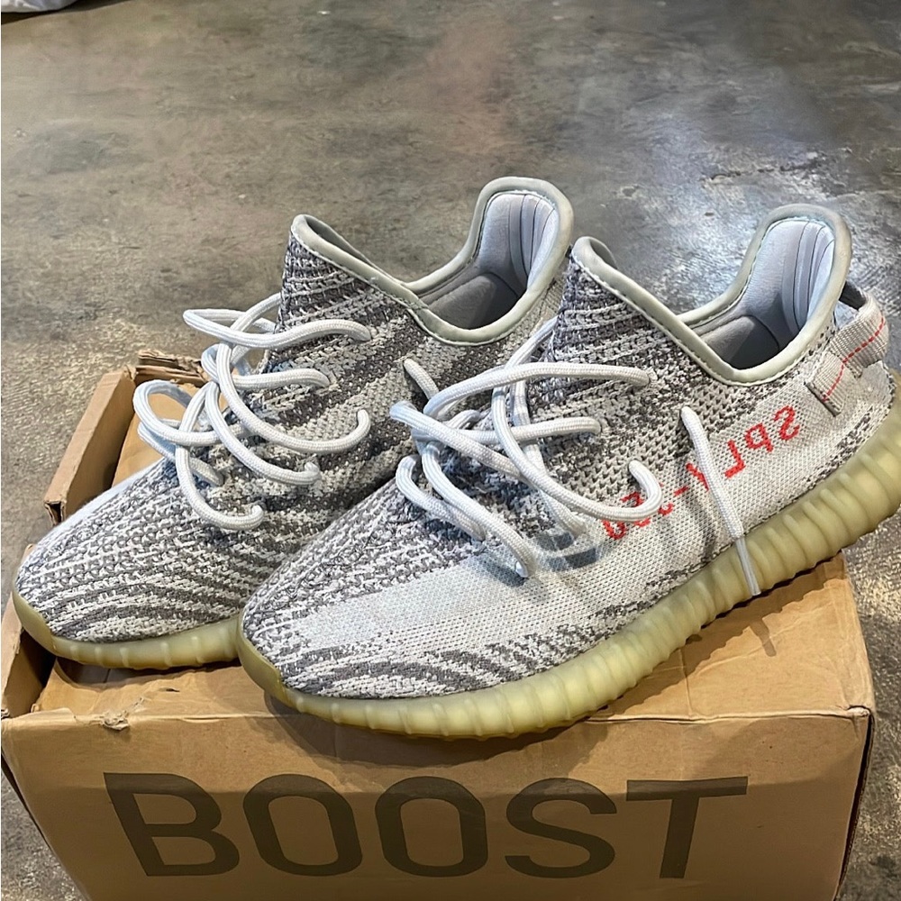 Yeezy Boost 350 V2 Blue tint size 9.5